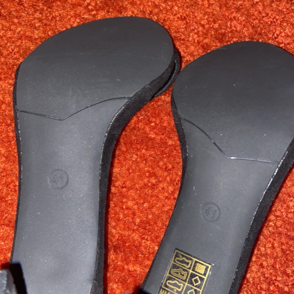 Heels - Picture 3 of 3